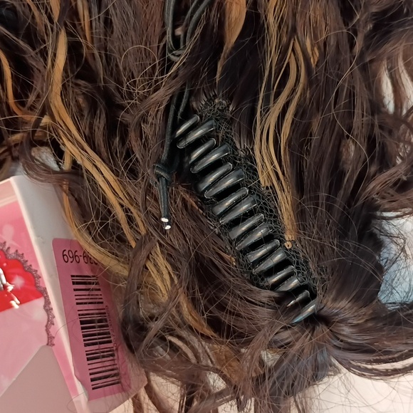 26” Long Curly‎ Claw Clip Ponytail Extension – Brown Layered Synthetic Hairpiece - Picture 7 of 7